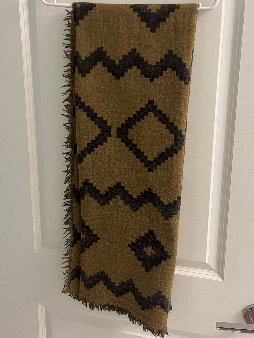 Aritzia Wilfred Diamond Mosaic 100% Wool Blanket Scarf – Brown/Black